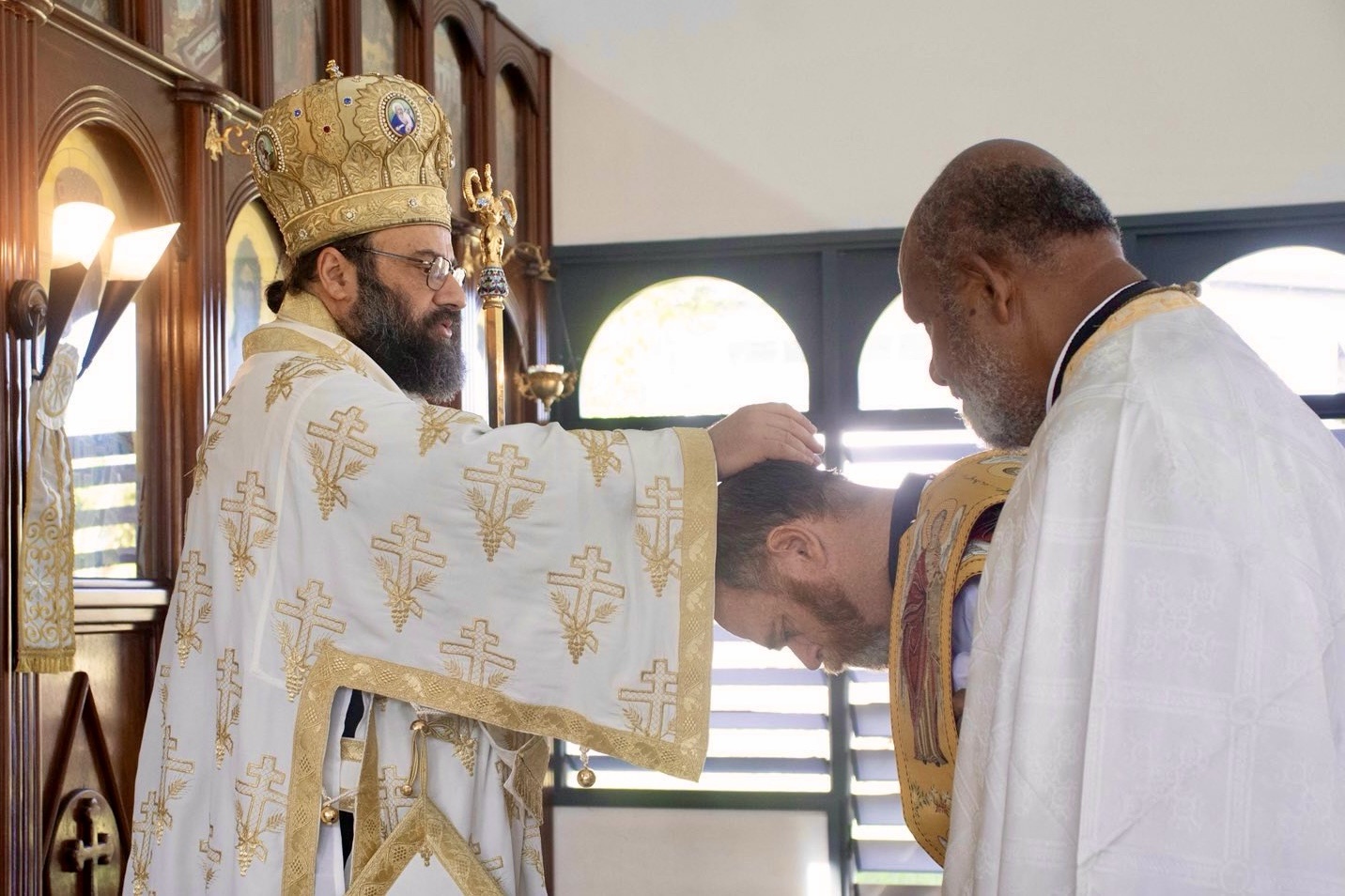 In the Midst of the Feast – A Priest for the Pacific